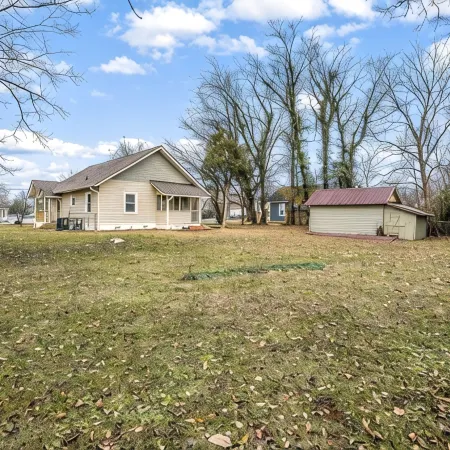 Cozy Cottage newly renovated near DWNTN & MTSU