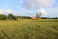 Historic Riverhouse w/ riverview!  Privacy and seclusion! Steps away from River! - Wifi