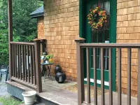 Private, Spacious Lakefront Home: Mooring & Floating Dock & Walk to Quaint Town - Wifi