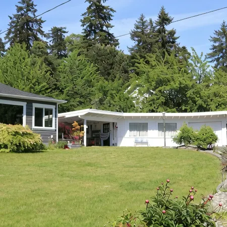 Otter Getaway - Quartermaster Harbor Beach House.
