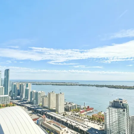 Lakeview CN tower view island free parking