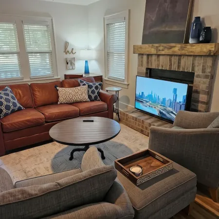 Porch Swing Place - Newly Renovated Charm