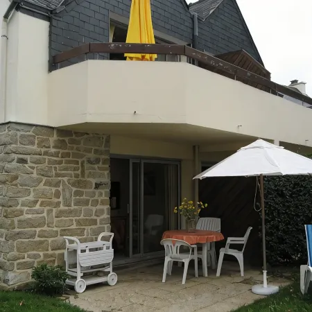 Apartment with Garden in Quiet Residence Near Beaches wi fi Parking