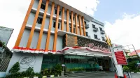 Hotel Arjuna Yogyakarta - Pools