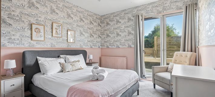 Two Homes | 6 Bedrooms | Pool, Hot Tub & Sauna Hotels in Windsor