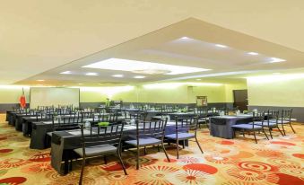 Greenhills Elan Hotel Modern