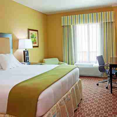 Holiday Inn Express & Suites Chaffee-Jacksonville West Rooms