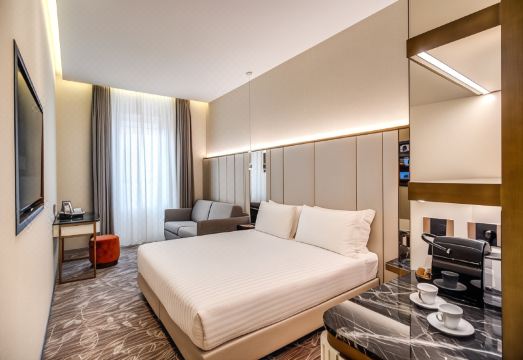 깔끔하고 모던한 호텔 객실 인테리어