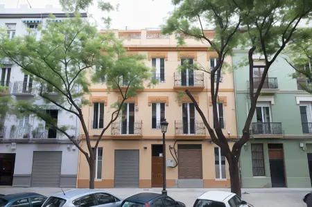 Libere Valencia Abastos Отели рядом с достопримечательностью «Terminal 1 of Valencia Airport»