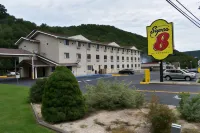 Super 8 by Wyndham la Vale/Cumberland Area Hotels in Cumberland
