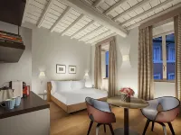 بالازو سكانديربيغ Hotels near تريفي