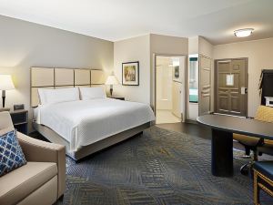 Candlewood Suites Charleston - Northwoods