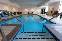Holiday Inn Express & Suites Kingfisher