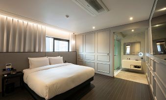 Yeonsan Hound Hotel - Housity