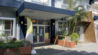 港口飯店 Hamahiga Island Salt Factory附近的飯店