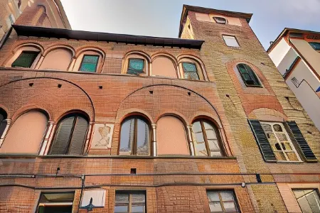 L'Antica Bifore Отели рядом с достопримечательностью «Torre delle Ore»
