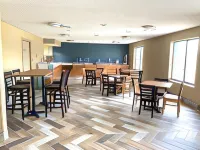 AmericInn by Wyndham Prairie du Chien - Motels