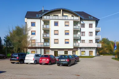 Mala Italia Apartments Hôtels à : Trzebnica