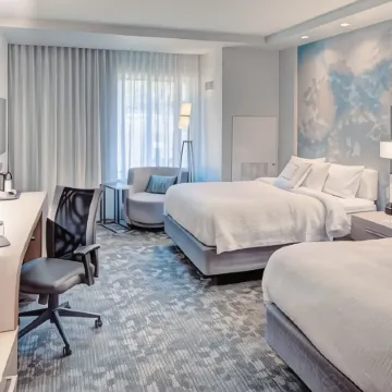 Courtyard Appleton Riverfront