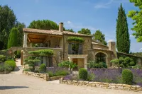 Domaine les Roullets Hotels in Oppede