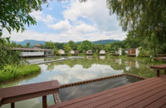 อีโค่อายส์ วิลเลจ