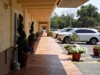 Virginia Inn - parking