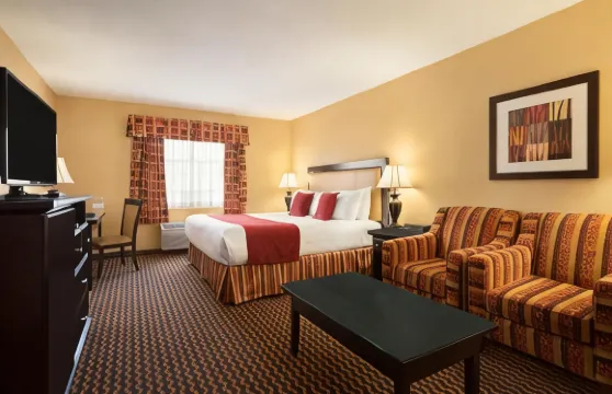 薩里-蘭利華美達酒店