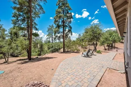 2 bedroom modern home in a private neighborhood10% weekly/15% monthly discount