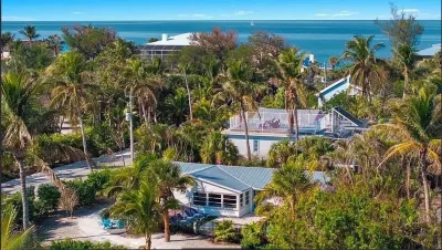 Private House with Pool and Spa! Captiva Beach附近的飯店