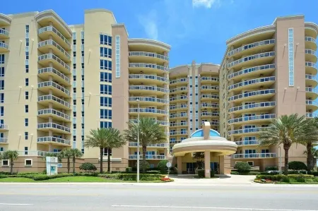 Rare 4 Bd / 3 Ba 2,900+ Sq ft Oceanfront Luxury Condo w Huge Balcony & Grill