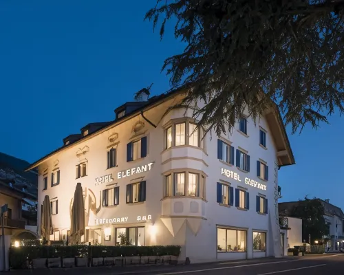 Hotel Elefant Hotels in Ora
