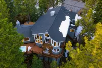 Sparrow by AvantStay Modern Mountain Retreat w Hot Tub Pool Table Games