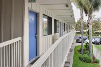 Motel 6 Pismo Beach, CA - parking