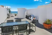 Grand Palais Boolarong Beachside Apartments