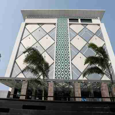 Paradigm Sarovar Portico Hotel Exterior