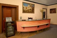 Zur Krone Hotels in Erharting