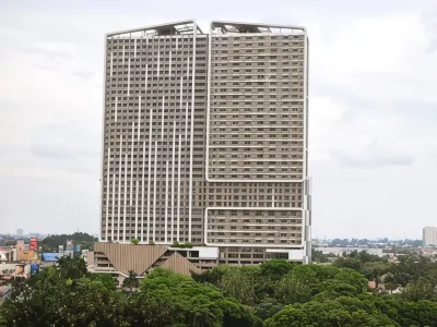 Apartement Springwood by LiviRooms Tangerang Hotels near Bumi Perkemahan Situ Cipondoh