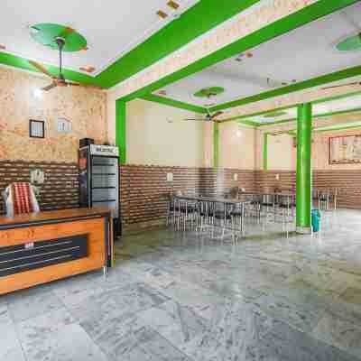 Spot on 69430 Saini Guest House Dining/Meeting Rooms