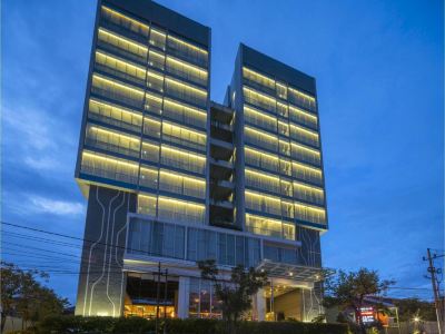Luminor Hotel Jemursari by WH