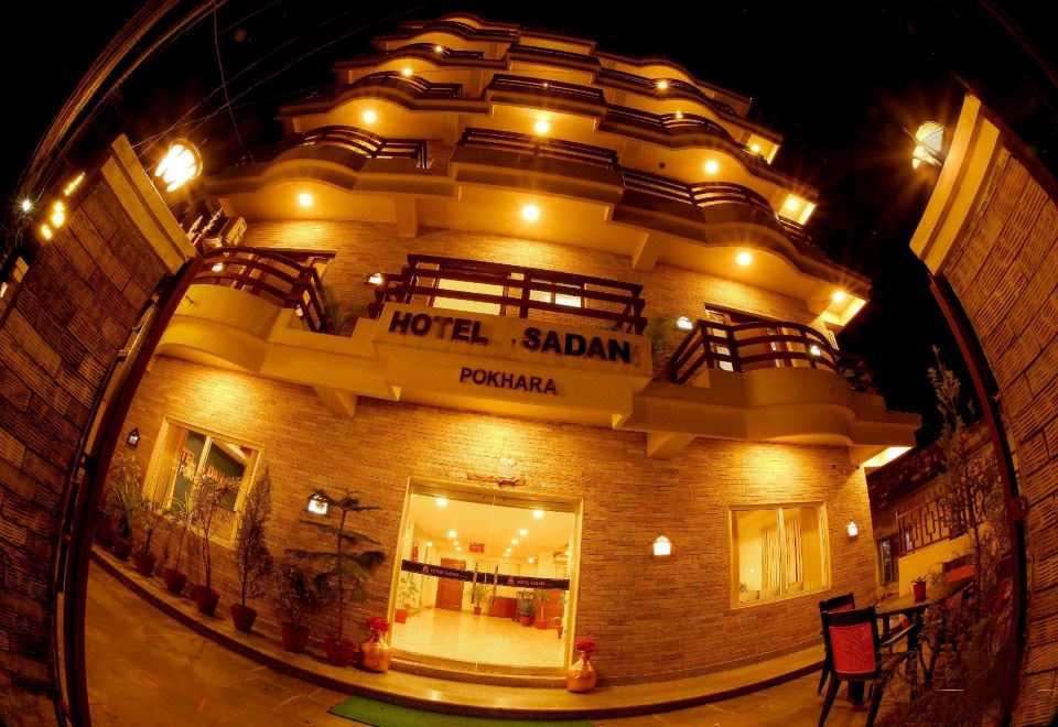 3. Hotel Sa..