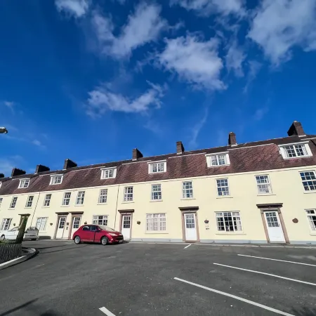 Belmore Court & Motel