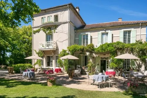 Demeures et Châteaux Hôtel l'Hermitage Hotels in Pernes-les-Fontaines