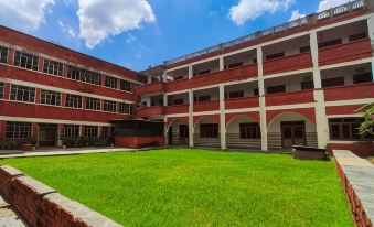 Goverdhan Hotel - Close to Railway Station and Bus Stand