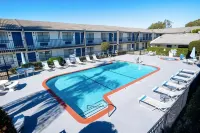The Buena Park Hotel & Suites - Pools