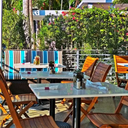 Marseilles Beachfront Hotel Отели рядом с достопримечательностью «Художественный Музей Басс»