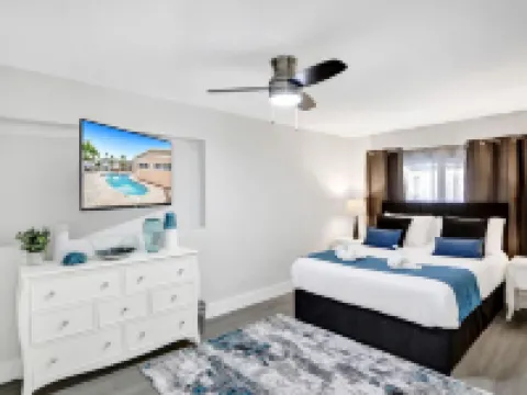 6 Br with Heated Pool Close to Beach Hotels in Lighthouse Point