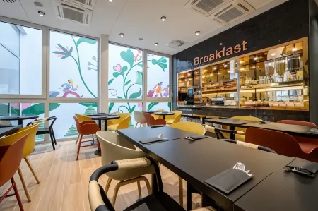 B&B Hotel Brussels Centre Gare du Midi Отели рядом со станцией Брюссель-Южная железнодорожная станция