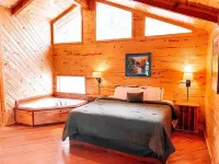 Gorgeous Mountain Views and Cozy Amenities - Charming Cabin Retreat 알토 호텔