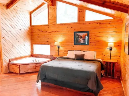 Gorgeous Mountain Views and Cozy Fireplace - Serene Rustic Retreat Отели в г. Альто