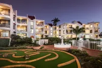 Alexandria Apartments Hotels in Alexandra Headland
